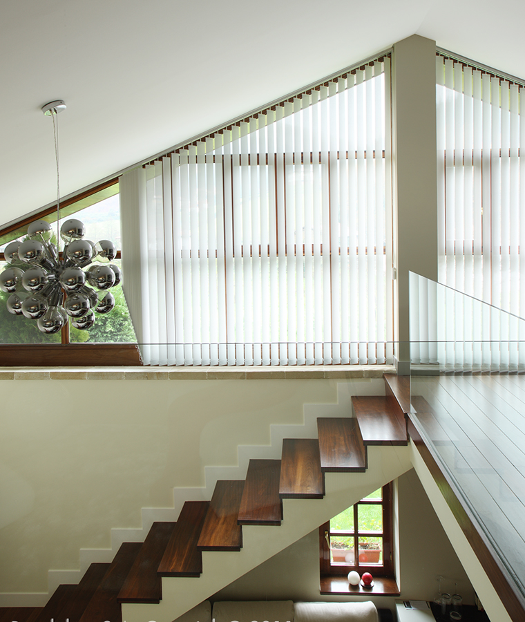 Store trapeze sur mesure à Namur dans le magasin Store-n1